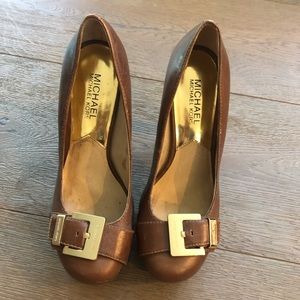 Michael Kors platform pumps with buckle, size 5.5